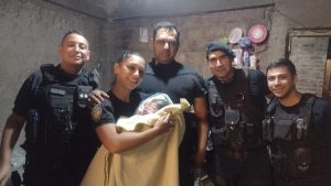 Mendoza: policías ayudaron a tener un bebé en San Martín