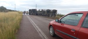 Mendoza: volcó un camión de combustible en plena ruta