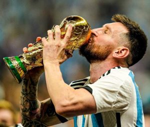 La emoción de Lionel Messi tras levantar la copa del mundo en casa