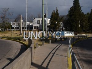 Los padres de los colegios secundarios de la UNCuyo realizarán una vigilia para pedir por clases