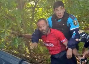 ¿Te pensás que no puedo pelearme con vos?: un destacado deportista argentino detenido por ir en bicicleta por la ruta