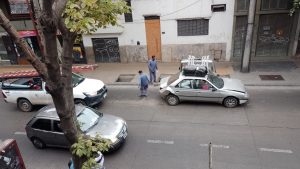 Un choque en cadena dificulta el tránsito en el centro de Mendoza: hay cuatro vehículos involucrados