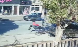 Video: vecinos recuperaron la bicicleta que le acababan de robar a un jubilado