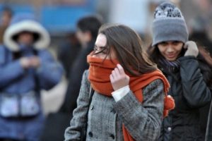 Busca el abrigo y el paraguas que se vienen días de frío y lluvias