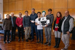 Alumnos de un colegio mendocino crearon un robot inclusivo