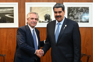 Alberto Fernández brindó un discurso en la Cumbre de Brasil y se reunió con Nicolás Maduro