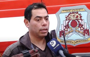 "Me generó conmoción, yo también soy papá": el dramático testimonio del bombero que asistió a la familia en el incendio en Las Heras