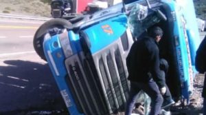 Un camión se accidentó en Las Heras y su conductor debió ser trasladado en helicóptero