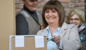 "Fue un desastre": ¿Por qué Patricia Bullrich tuvo que emitir su voto siete veces?