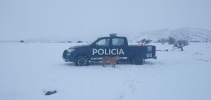 Estaban trabajando para quitar la nieve de una calle en Malargüe cuando hallaron a un hombre sin vida