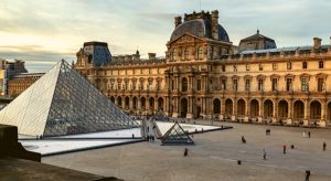 Evacuaron el Museo del Louvre y el Palacio de Versalles por amenazas terroristas