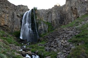 Vacaciones económicas: el pueblo de las cascadas increíbles que está a horas de Mendoza