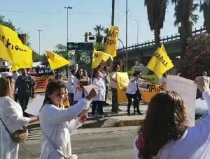 El Nudo Vial se llenó de chaquetas blancas: ¿Quiénes y qué están reclamando?