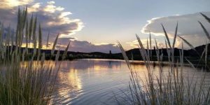 Vacaciones económicas: para los amantes de acampar hay un espejo de agua hermoso "escondido" en Mendoza