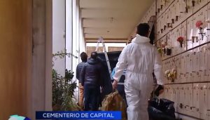 Los atraparon in fraganti mientras robaban placas en el Cementerio de Mendoza