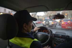 Un hombre arreglaba el portón de una casa en Las Heras y terminó electrocutado