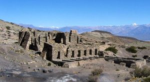 Vacaciones económicas: si a tus hijos los apasiona el terror no podés dejar de llevarlos a este pueblo fantasma de Mendoza