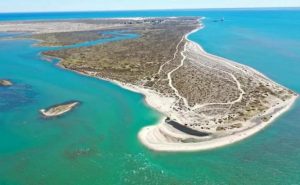 Vacaciones económicas: conocé el "caribe argentino" que es una playa escondida y de las más lindas del país