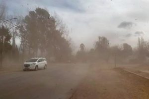 Mendoza continúa bajo alerta amarilla: ¿dónde llueve y donde corre zonda este lunes?