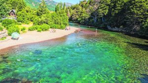 Vacaciones económicas: el lugar perfecto, tu marido se va a pescar y vos a la playa