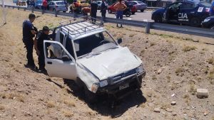 Mendoza: vio que le robaban la camioneta, se metió a la cabina y forcejeó con el ladrón hasta que volcaron