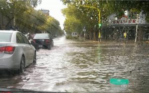 Fuerte tormenta en el Gran Mendoza: se registran cortes de agua y luz