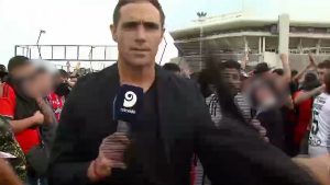 Video: el equipo de Canal 9 fue agredido por hinchas del Colo Colo