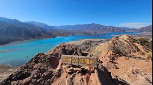 Vacaciones económicas: el cerro en Potrerillos ideal para subir en familia y en pocas horas