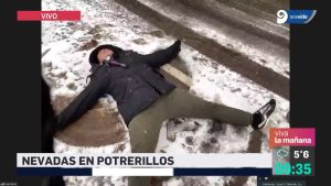 Video: Juan Manuel Arce se fue hasta Potrerillos y se puso a hacer angelitos con la nieve