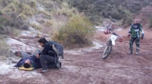 Mendoza: motociclista fue rescatado en helicóptero tras sufrir una caída de 20 metros