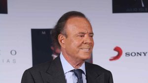 ¿Cuál es la única condición que pone Julio Iglesias ante la cantidad de memes que inspira?