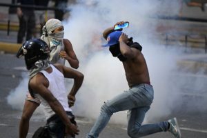 Arde Venezuela: cuatro muertos, heridos y decenas de detenidos