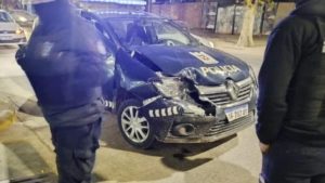 Alcohol al volante: manejaba borracho a contra mano, lo persiguió la policía y chocó dos móviles