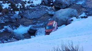 Una familia argentina desbarrancó su auto en los Caracoles de Chile