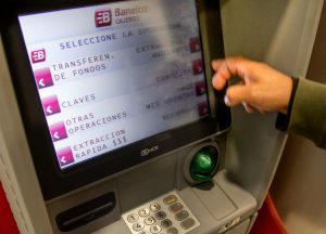 Importantes cambios para la extracción de dinero en cajeros automáticos: ¿cómo va a ser desde ahora?