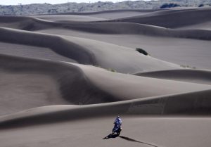 Mendoza: un joven de 20 años sufrió un accidente en su moto y falleció en las dunas de Nihuil