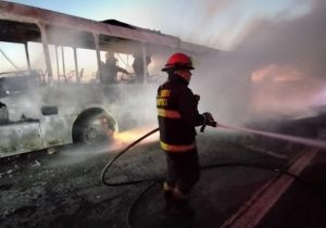 No quedó nada: se incendió un colectivo en la Ruta 7