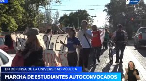 Estudiantes de la UNcuyo levantaron la toma y marcharon por las calles de Mendoza hasta la legislatura