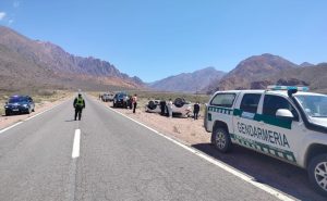 Volcó un auto en Alta Montaña: cuál es el estado de la Ruta 7