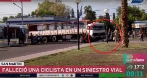 Murió una ciclista que chocó con un camión en San Martín