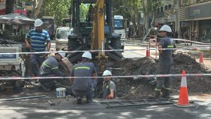 Atención: caos en el centro por una pérdida de agua en San Martín y Necochea