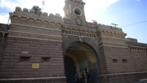 Mendoza: escándalo por una millonaria contratación de viandas para cárceles y un duro dictamen contra el Ministerio de Seguridad