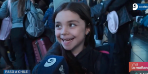 "Me voy a conocer el mar": la emoción de una niña y su mamá que aprovecharon el fin de semana largo para irse a Chile