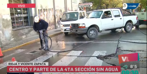 Tránsito cortado en Rioja y Vicente Zapata: Centro y parte de la Cuarta Sección están sin agua